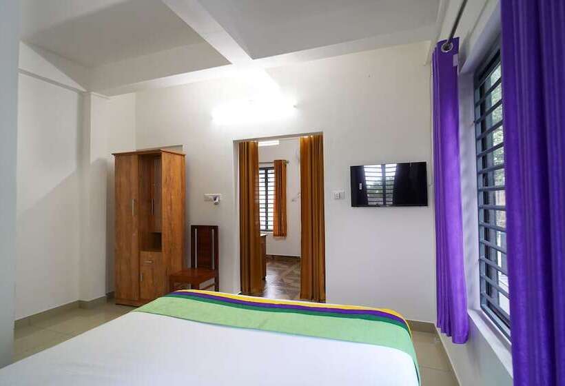 Hotel Treebo Nirupama ,750m From Aluva Railway Station