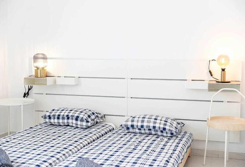 Le Family Palms My Home