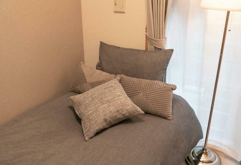 Osaka Sunshine Tower83