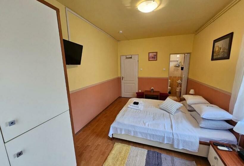 פנסיון Abigél 2 Vendégház