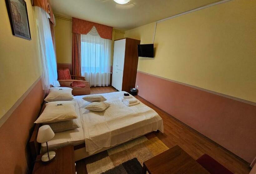 פנסיון Abigél 2 Vendégház