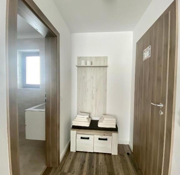 膳宿费 Alpin House Colibita