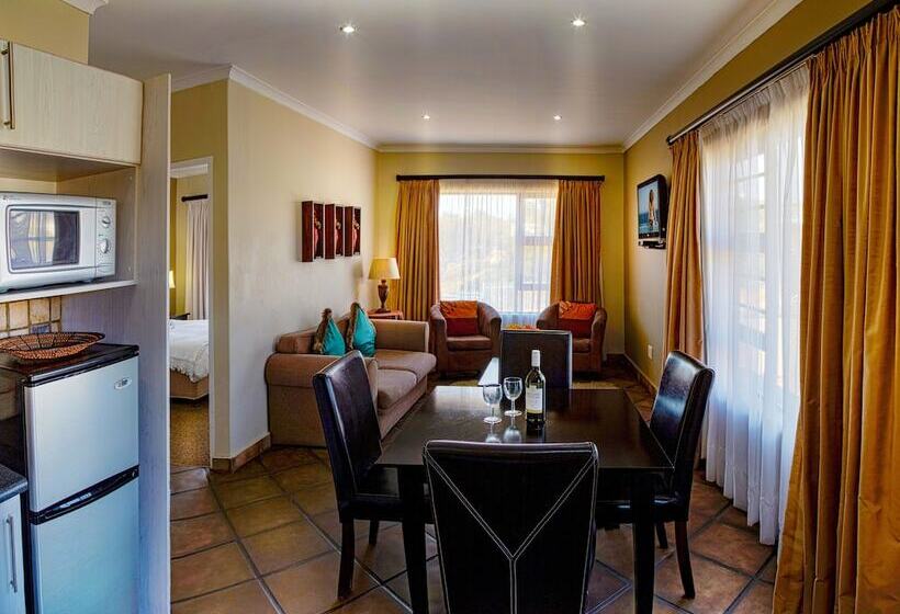 بنسيون Room In B&b   Cozy Guest Room With Double Bed, Sofa Bed And Kitchen, Near Port Elizabeth