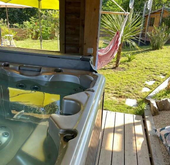 펜션 La Wodapalousa, Surf & Crossfit Guesthouse, 800m From Beach