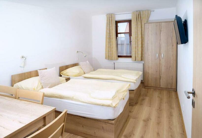 פנסיון Penziony Hnanice