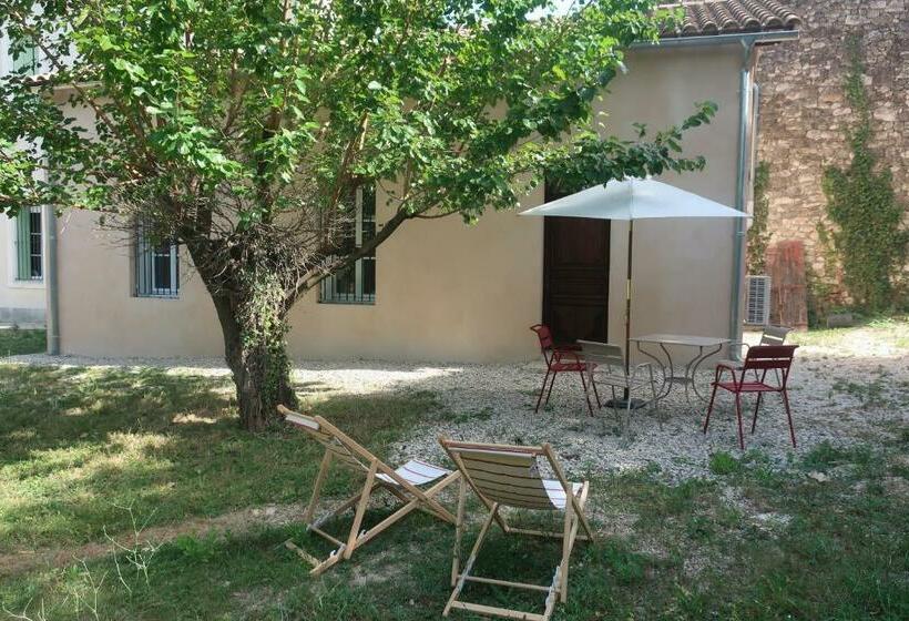 Пансион Petit Gîte Familial Au Domaine De Valmont