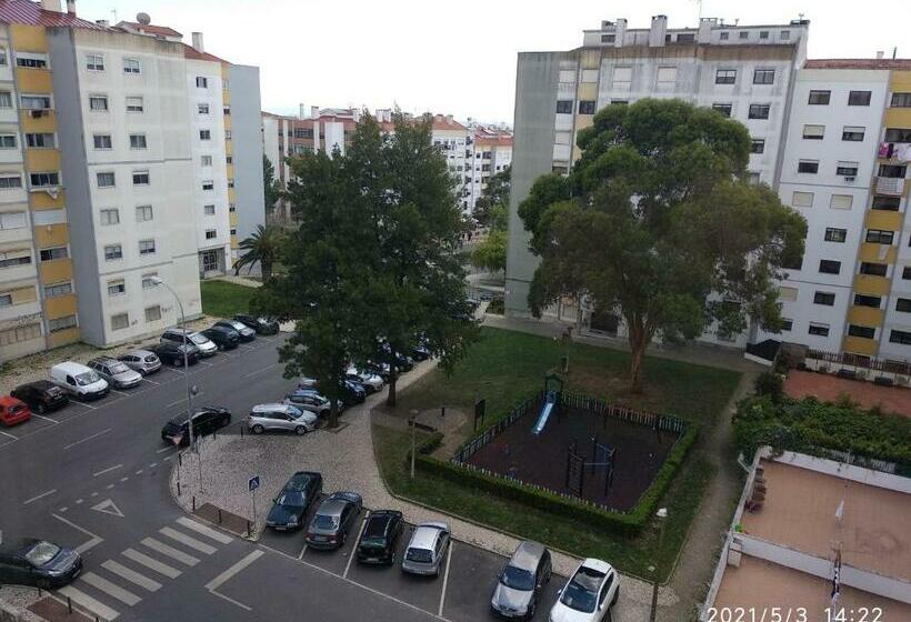 بنسيون Quartos Cesário Verde Massamá