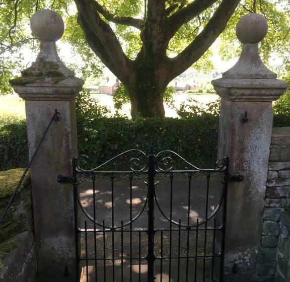 Bed and Breakfast Riber Hall Manor