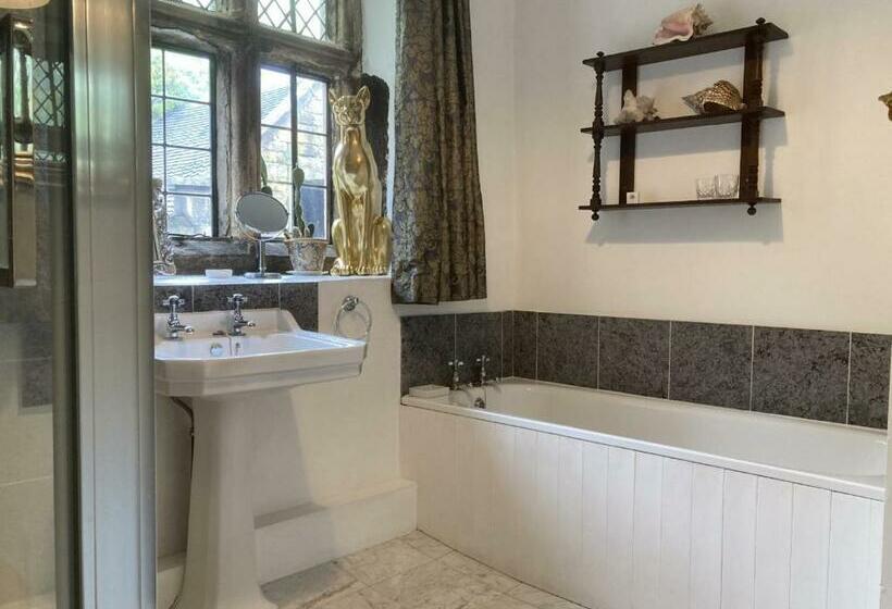 Bed and Breakfast Riber Hall Manor