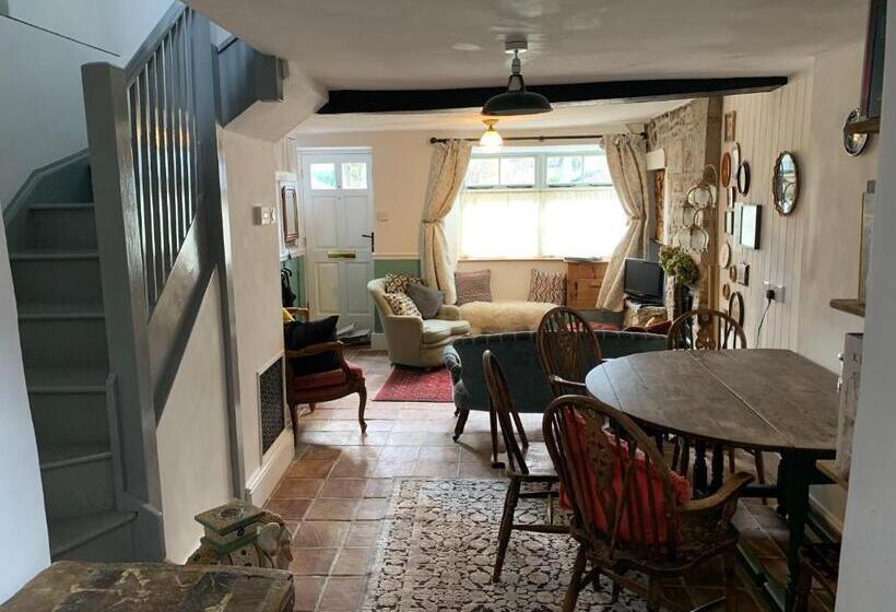 Charming Townhouse In Bruton