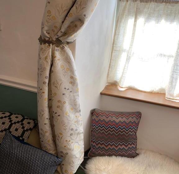 Charming Townhouse In Bruton