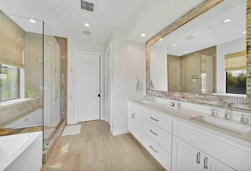 Coastal Paradise . Steps To The Beach . Pool . Hot Tub