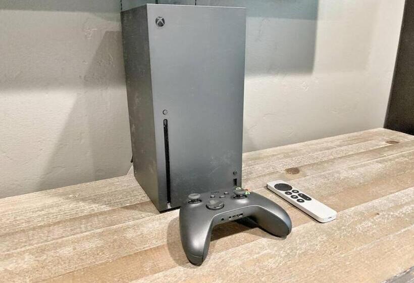 Cute Home 7 Blocks To Beach . Xbox . Bikes . Pets