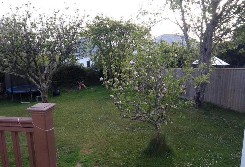 Dingley Dell Superb Location For Truro In Private Accommodation