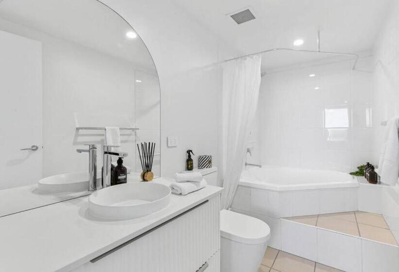 Fresh Beautifully Styled 2 Br Resort Apt At Marcoola