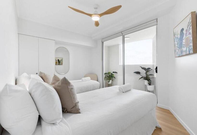 Fresh Beautifully Styled 2 Br Resort Apt At Marcoola