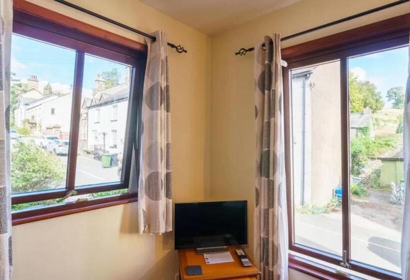 Ground Floor Apartment Twin King Bed Option Free Off Street Parking