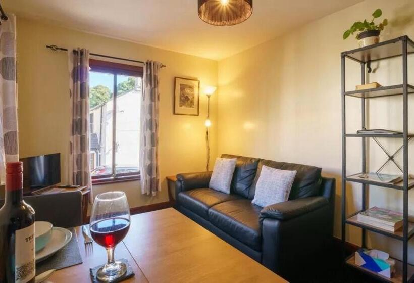 Ground Floor Apartment Twin King Bed Option Free Off Street Parking