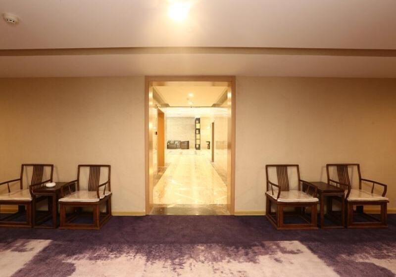 Отель Greentree Eastern Jinzhong Pingyao Ancient City Visitor Center