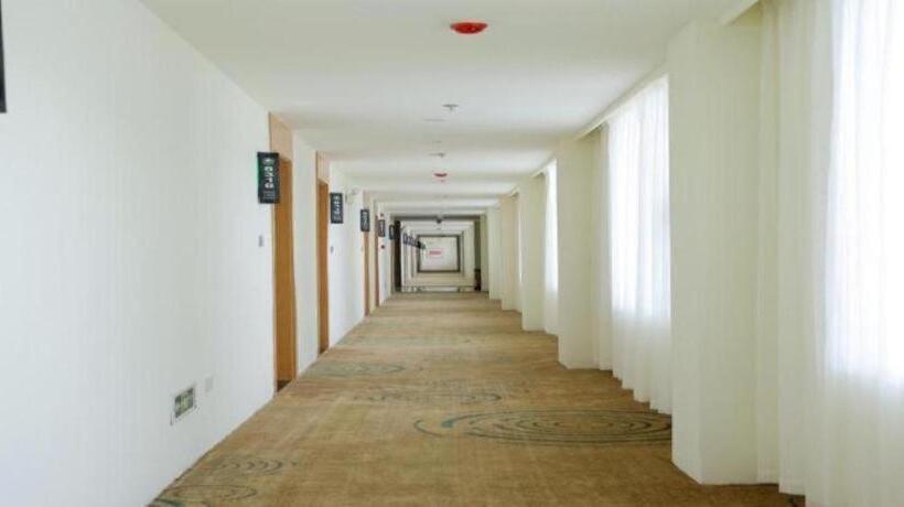 Отель Greentree Inn Tibet Nyingchi City Biji Shenshan