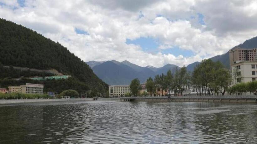 Отель Greentree Inn Tibet Nyingchi City Biji Shenshan