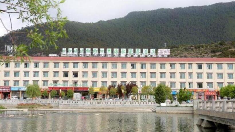 Отель Greentree Inn Tibet Nyingchi City Biji Shenshan