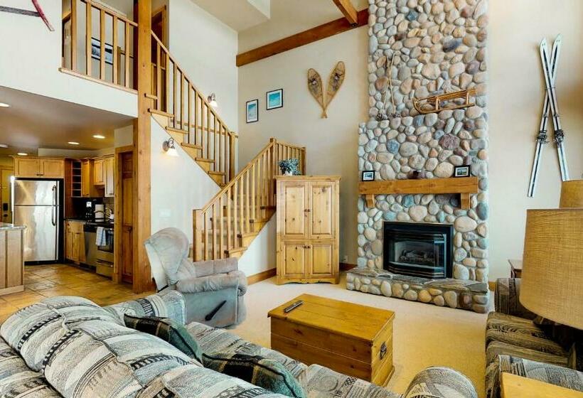 בית מלון כפרי South Face B