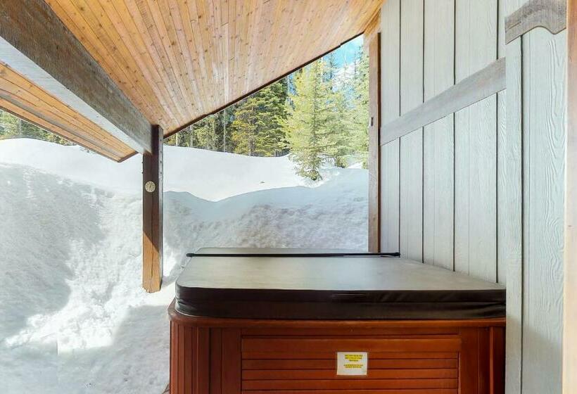 בית מלון כפרי South Face B