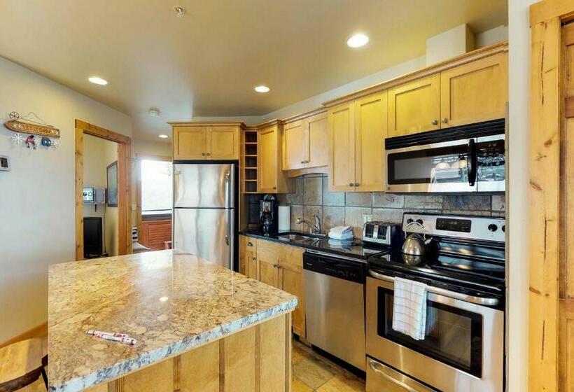 בית מלון כפרי South Face B