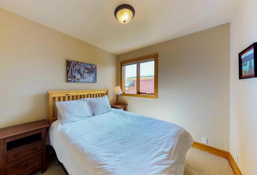 בית מלון כפרי South Face B