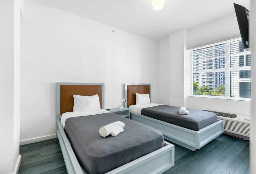 Отель Global Luxury Suites At The Variety