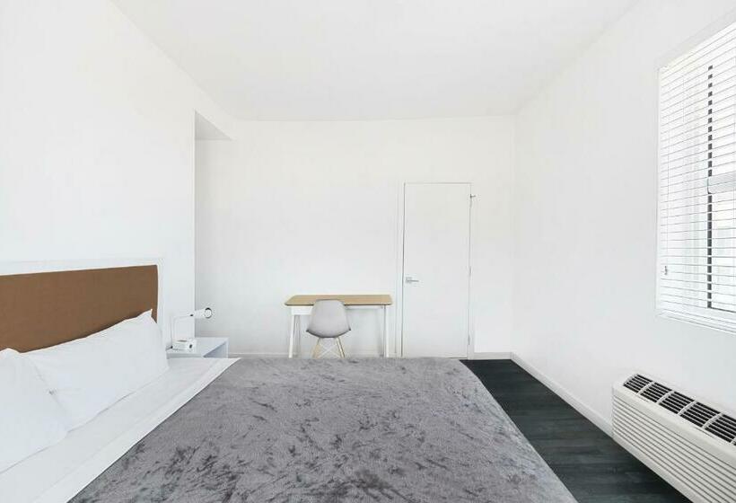 Отель Global Luxury Suites At The Variety