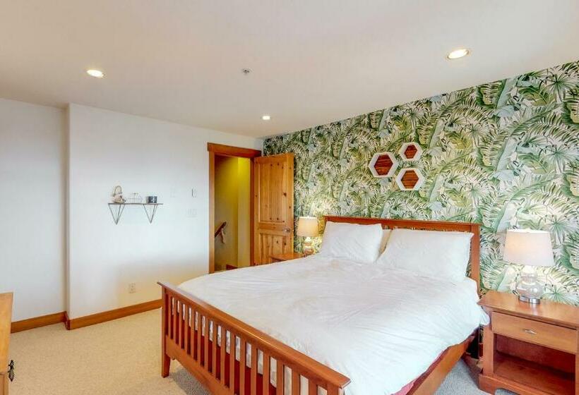 Отель Towering Pines 2