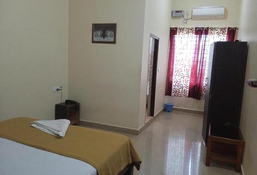 Отель Grand Jp Inn Near 2 Km From Gundlupet Bus Stand