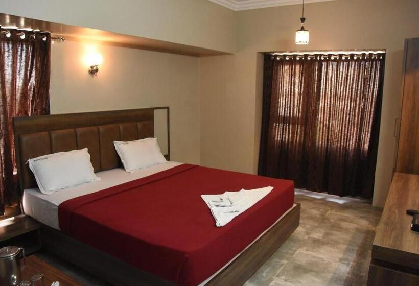 فندق Vrindavan Deluxe, Kolhapur