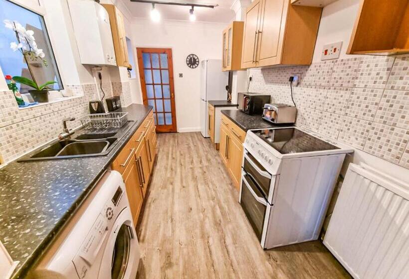 Ipswich Suffolk Contractor Holiday Short Stay