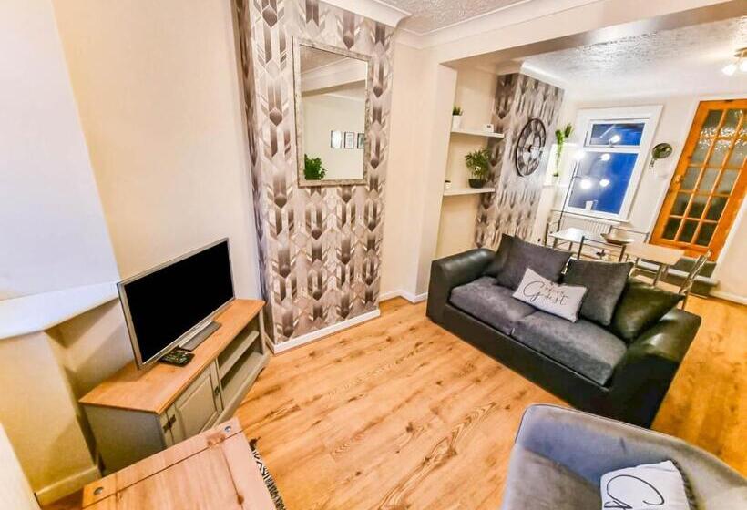 Ipswich Suffolk Contractor Holiday Short Stay