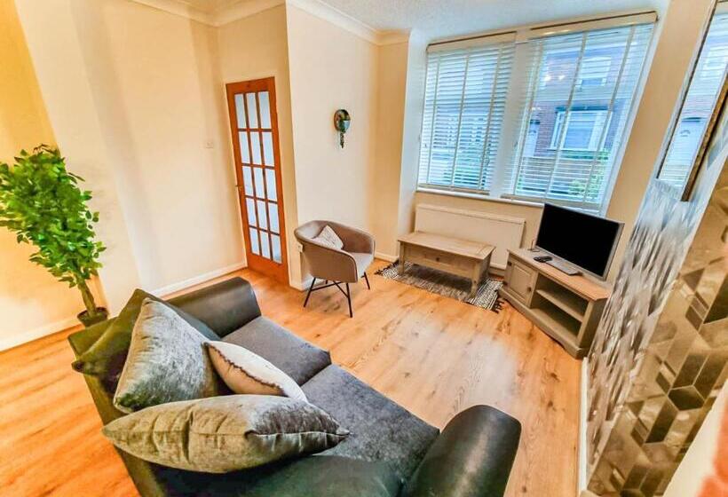 Ipswich Suffolk Contractor Holiday Short Stay