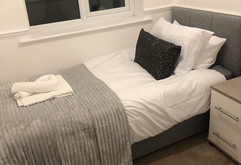 Lovely 3 Bed House In Chafford Hundred