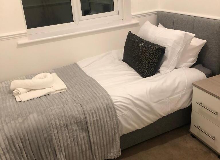 Lovely 3 Bed House In Chafford Hundred