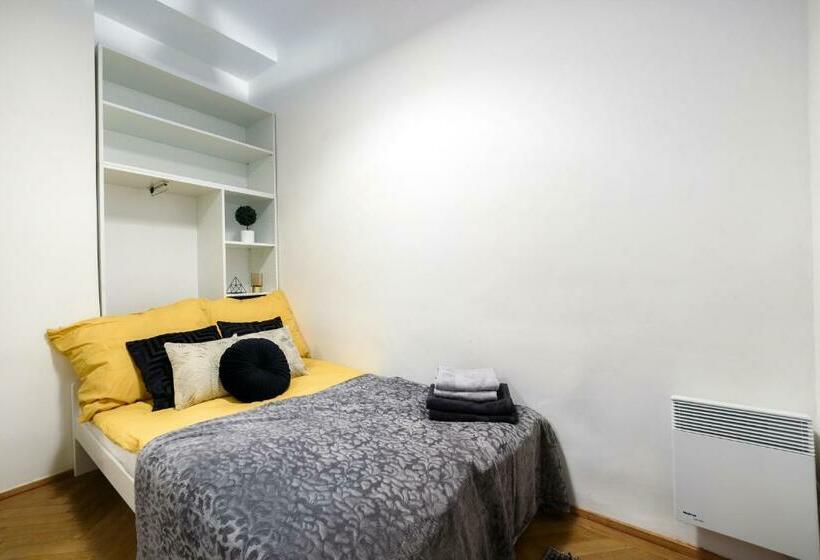 پانسیون Buda Centre Homes By The Allee Shopping Mall