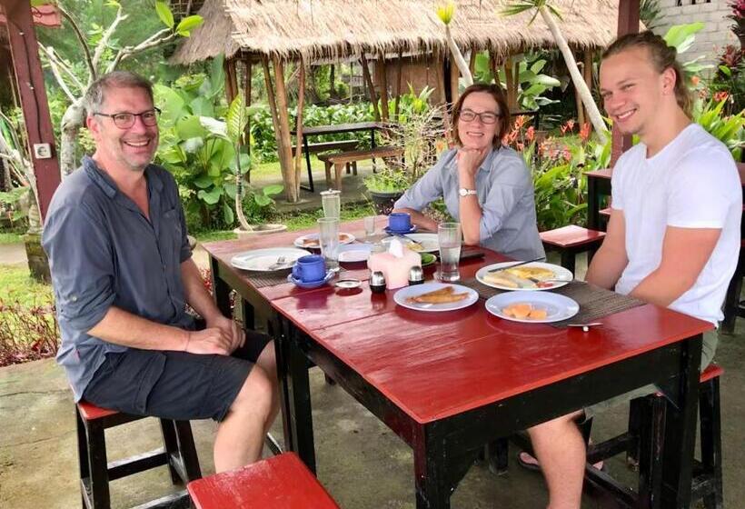 פנסיון Kubu Bakas Guest House