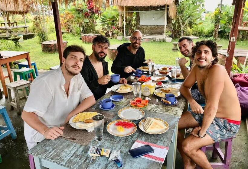 פנסיון Kubu Bakas Guest House