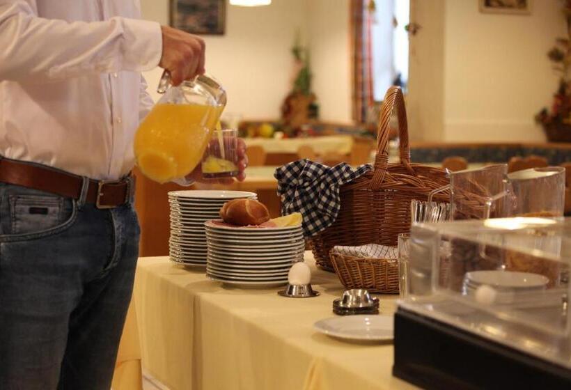 ペンション Landgasthof Ostermair