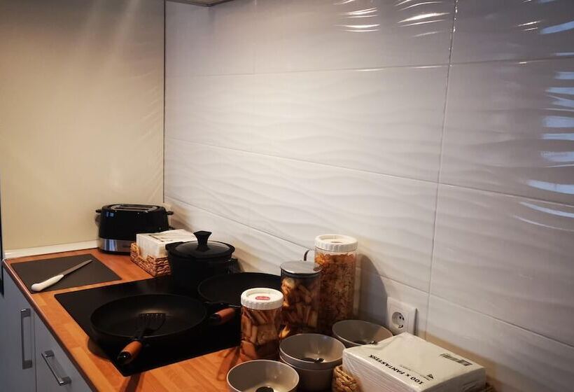 펜션 Private Couple Room On Caparica Poshtel