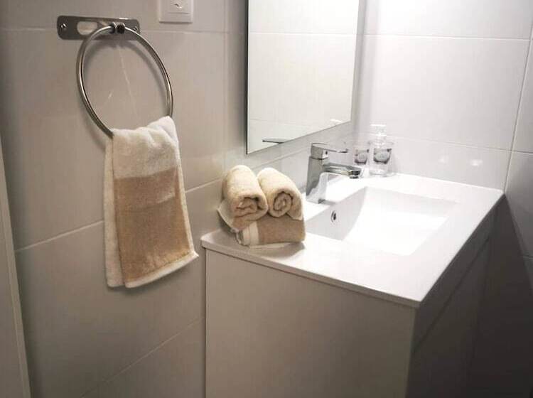 펜션 Private Couple Room On Caparica Poshtel