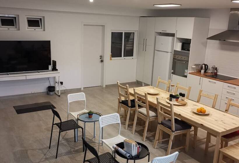 펜션 Private Couple Room On Caparica Poshtel