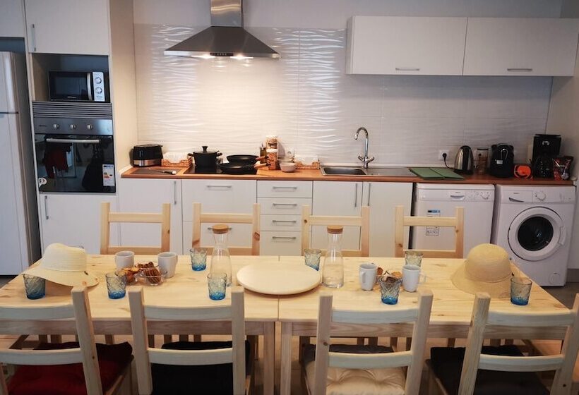 펜션 Private Couple Room On Caparica Poshtel