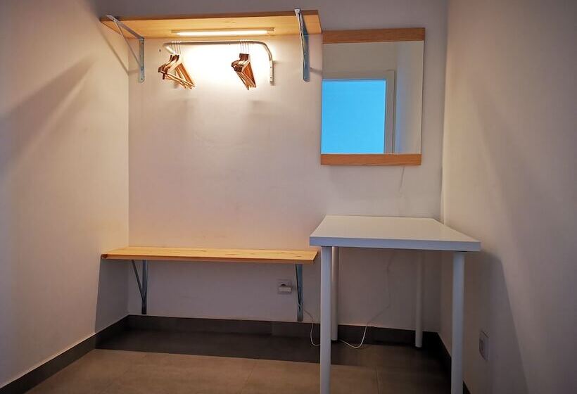 펜션 Private Couple Room On Caparica Poshtel