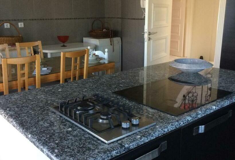 Pensão Sunny Suites Golf And Free Parking Guest House